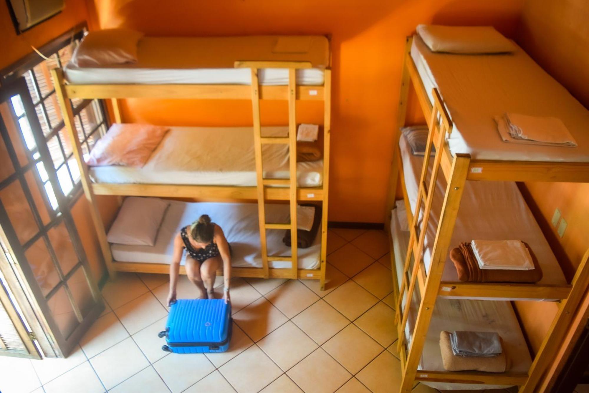 Leo'S Clan Beach Hostel Парати Экстерьер фото