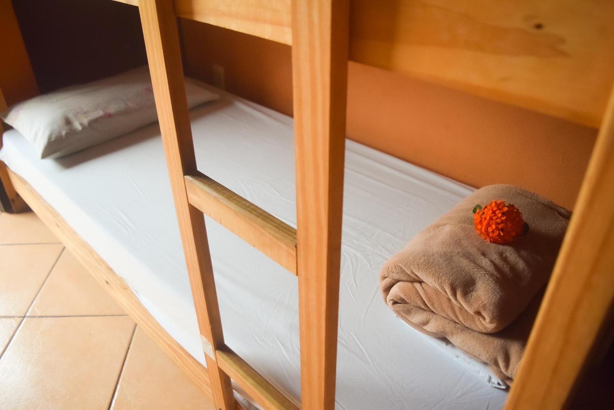 Leo'S Clan Beach Hostel Парати Экстерьер фото